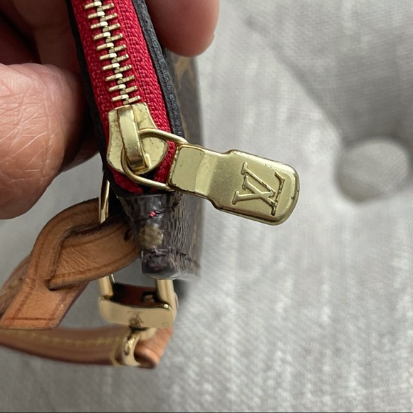 **SOLD** Wristlet - Picture 5 of 9